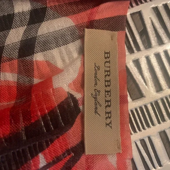 小物 Burberry Graffiti Vintage style scarf 小物 Burberry Graffiti Vintage style scarf Burberry Graffiti